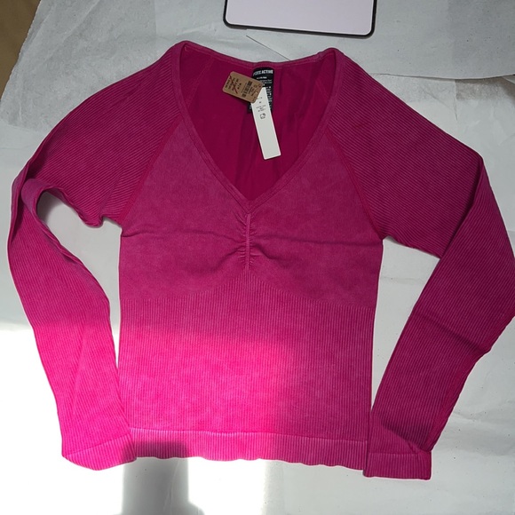 (M) Victoria’s Secret Seamless Active Top PINK COLLECTION - Picture 9 of 13